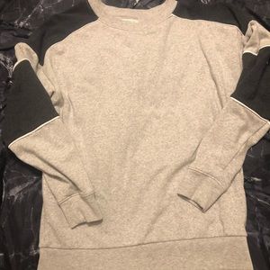 XS women’s AE sweatshirt